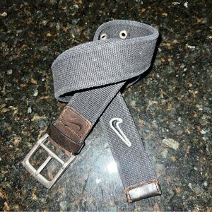 Nike Men’s Golf  black Canvas Belt with Brown Leather Accents